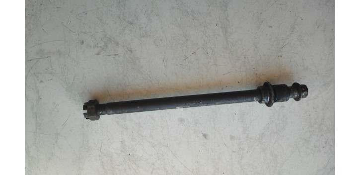 Axe de roue AR yamaha TZR 2010