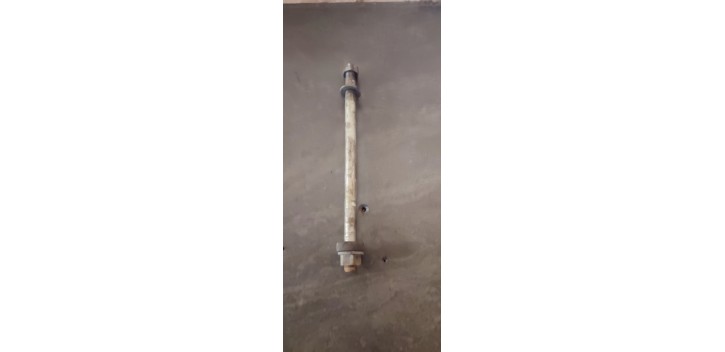 Axe de roue AR Suzuki RMX 2001