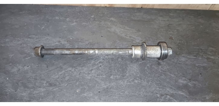 Axe de roue AR Yamaha DT 2003