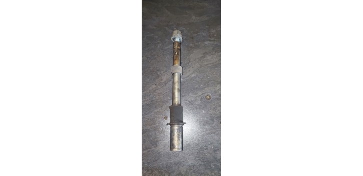 Axe de roue AV Rieju RS3 2014