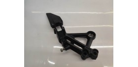 Platine repose pieds droit KTM Duke 125cc 2018