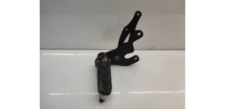 Platine repose pieds AV Droit Peugeot XR7 2014